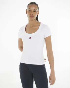 T-shirt bianca in cotone stretch con ampio scollo tondo e flag logo ricamata